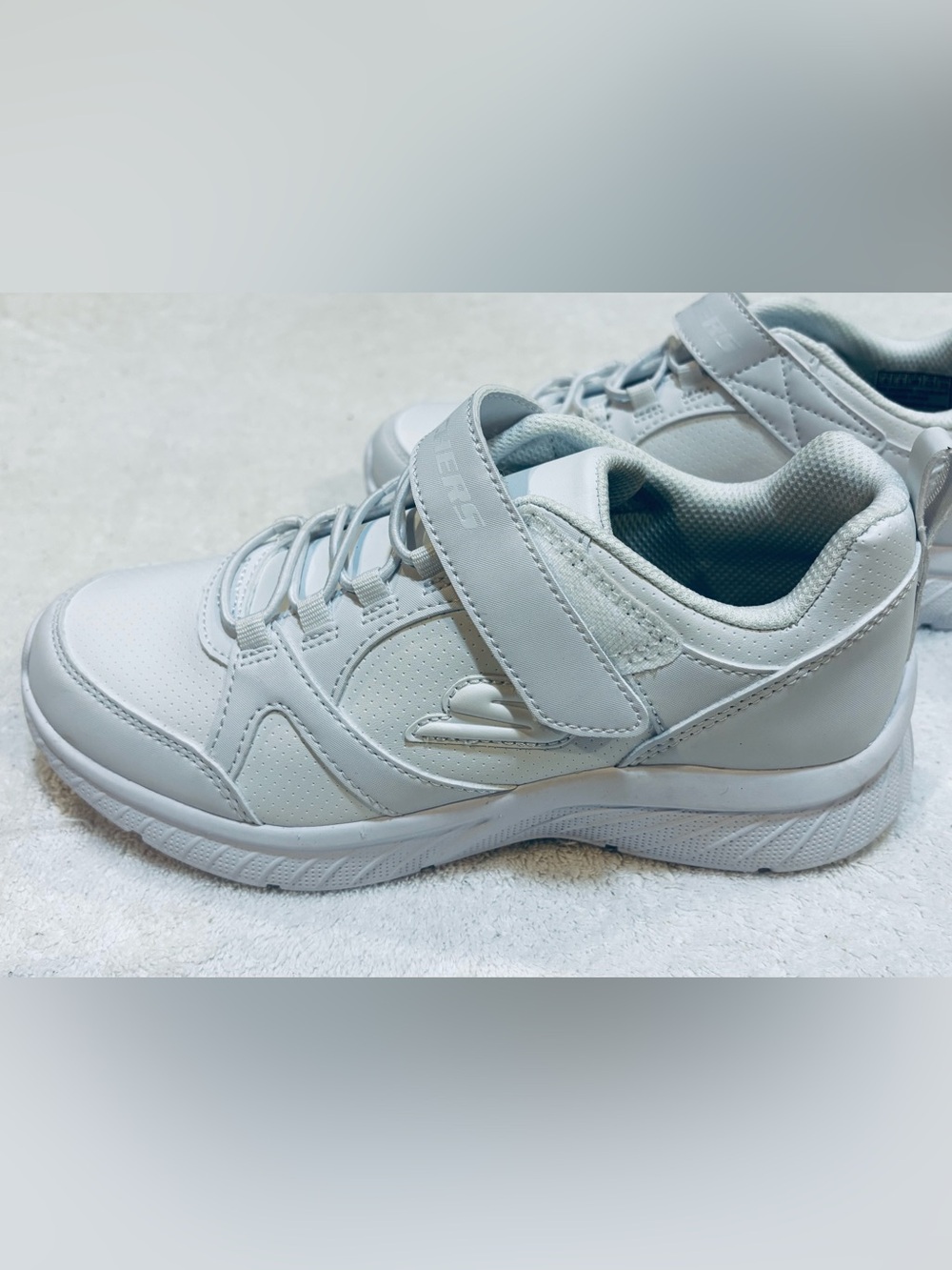 Brand New Pure White Slip-in Girl’s Skechers - Size 4 - Box 81
